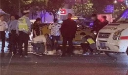 南京餐饮爆料事件视频,揭露后厨黑幕，食品安全引关注